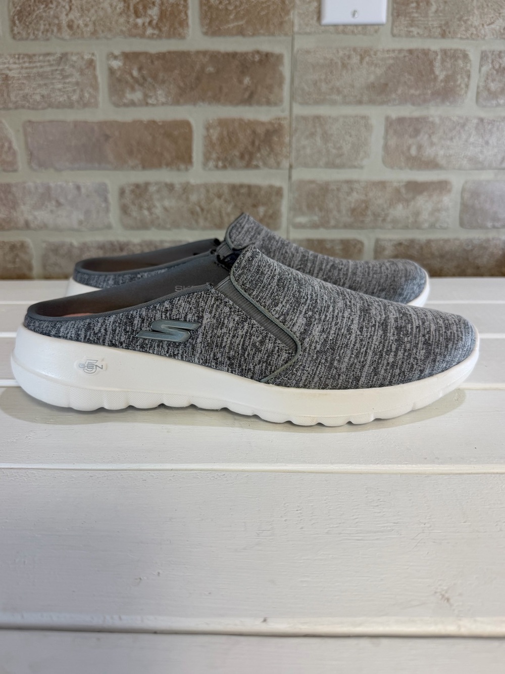Skechers GO WALK Joy Simple Voyage Mule Gray Women’s 8.5 Goga Mat